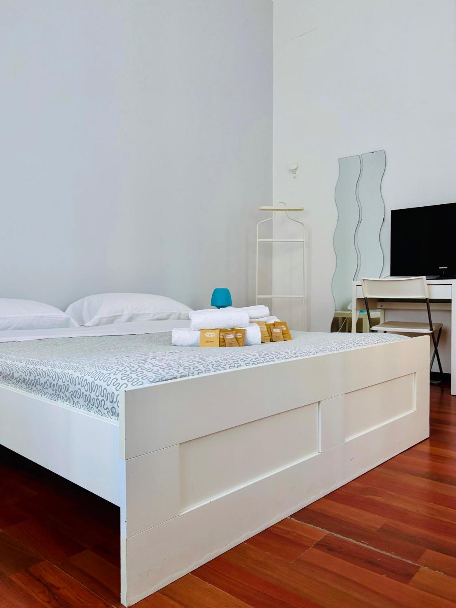 Castelnuovo Rooms #Politeama ปาแลร์โม ภายนอก รูปภาพ